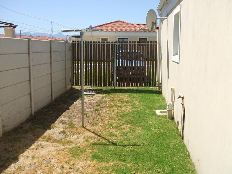 To Let 2 Bedroom Property for Rent in Stellendale Western Cape